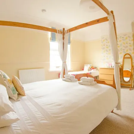 Yorkshire Comfort - Large House All To Yourselves * Leeds (West Yorkshire)